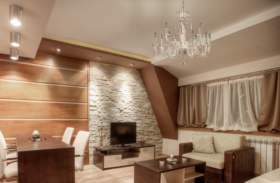 Living room in scandinavian style crystal chandelierEL2101203
