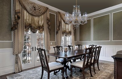 Crystal chandelier above the dining table in chateau style L023CE